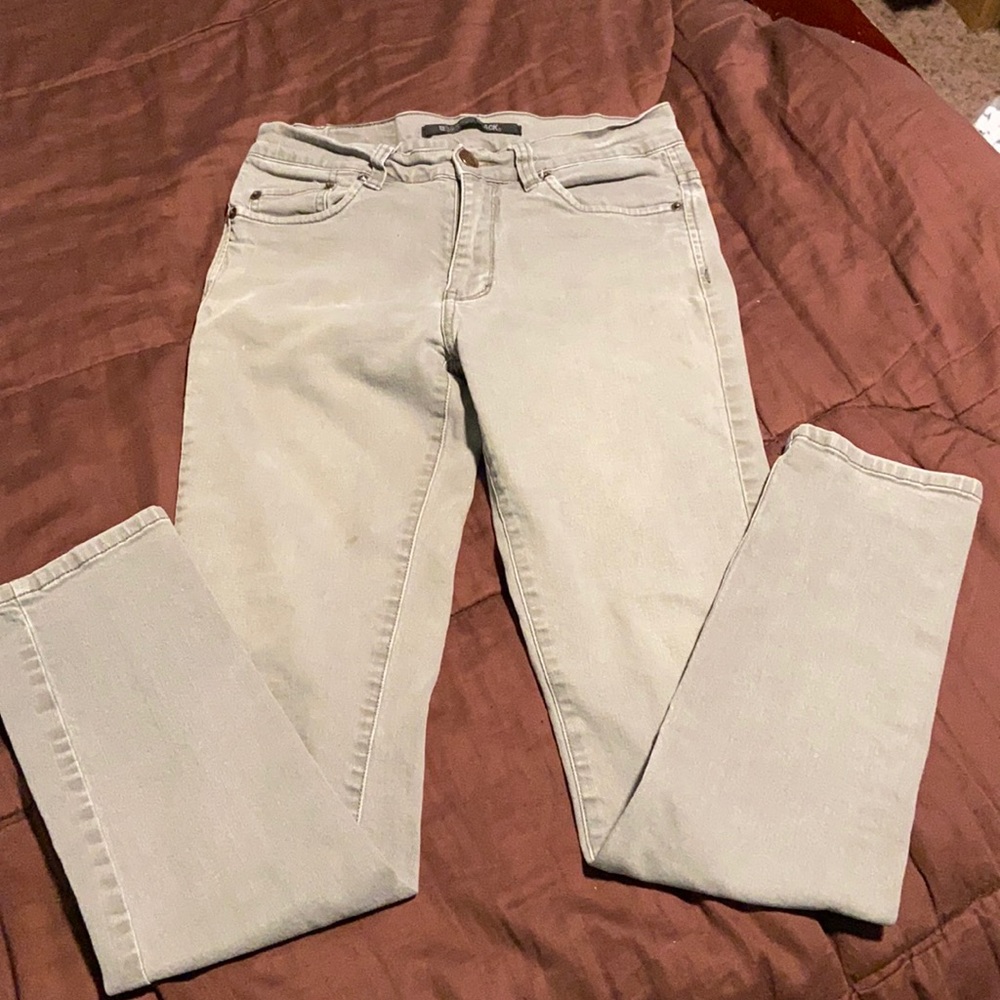 Women’s Skinny Jeans.